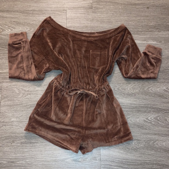 Teddy bear 🧸 Brown soft off shoulder velour romper - Picture 4 of 5